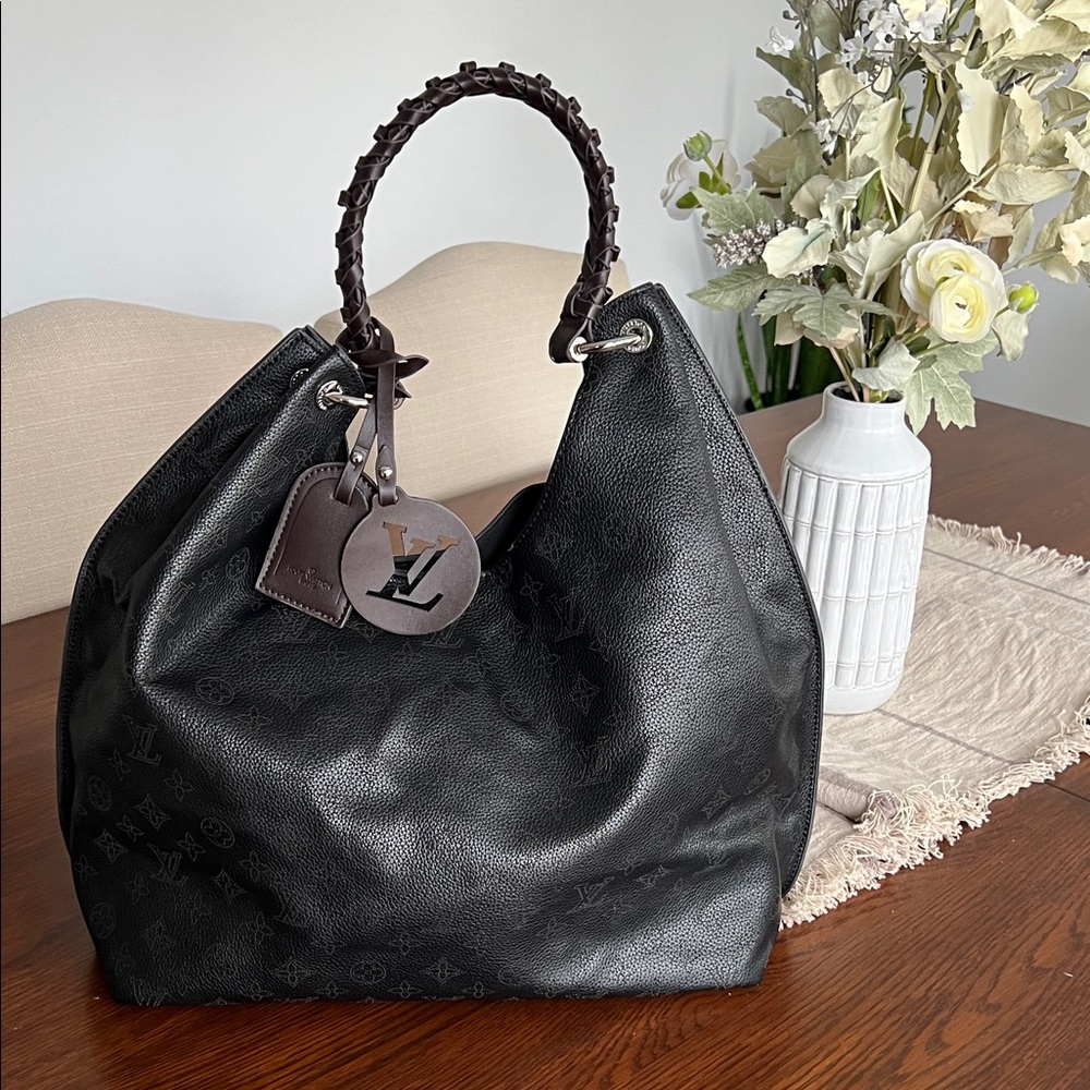 Louis Vuitton Carmel Black Mahina Hobo with Braided Handle - Picture 4 of 16